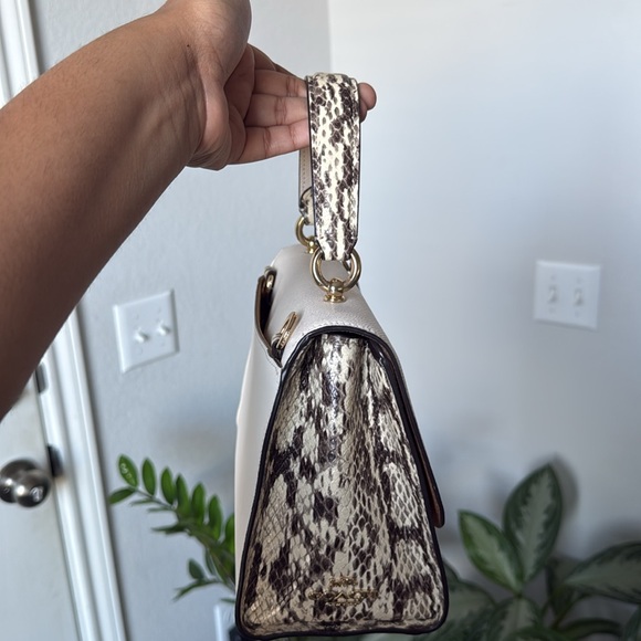 COACH PURSE - Picture 3 of 6